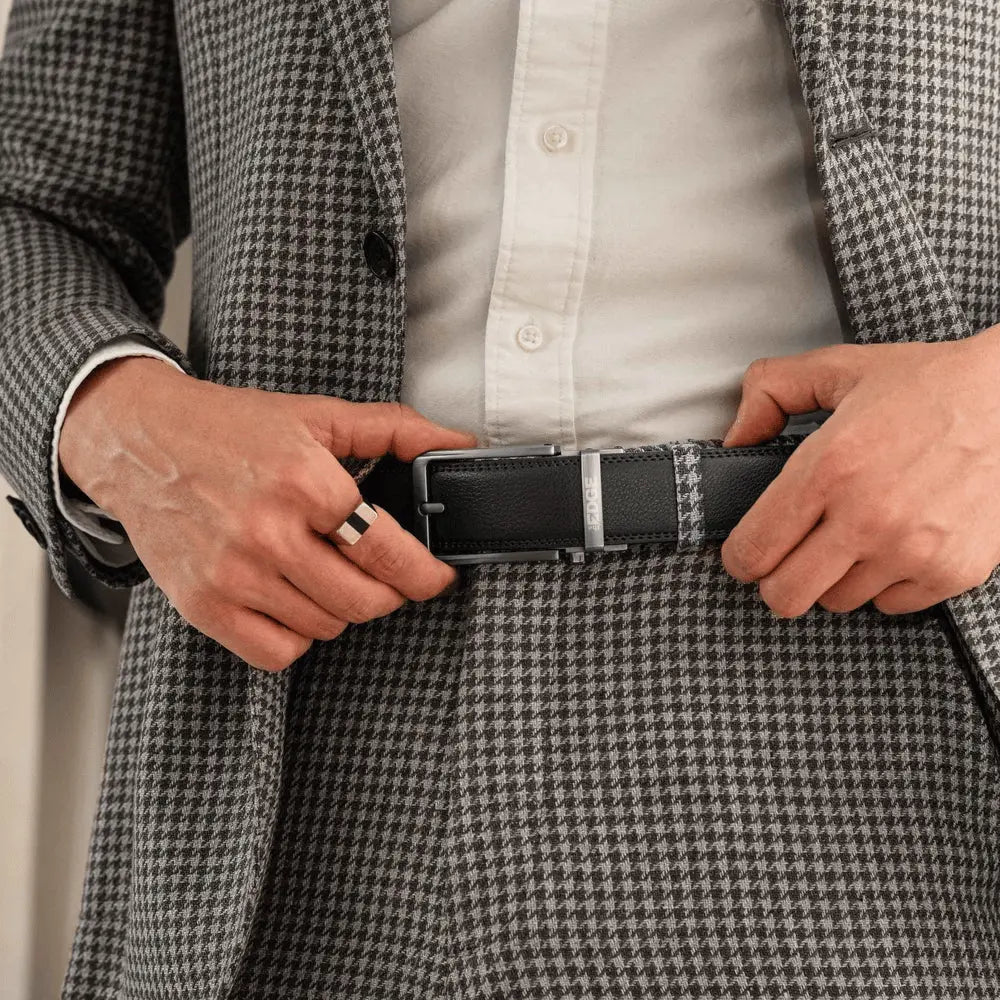 Izbliza prikazana tekstura vrhunske prave kože i precizni šavovi koji garantuju dugotrajnost.