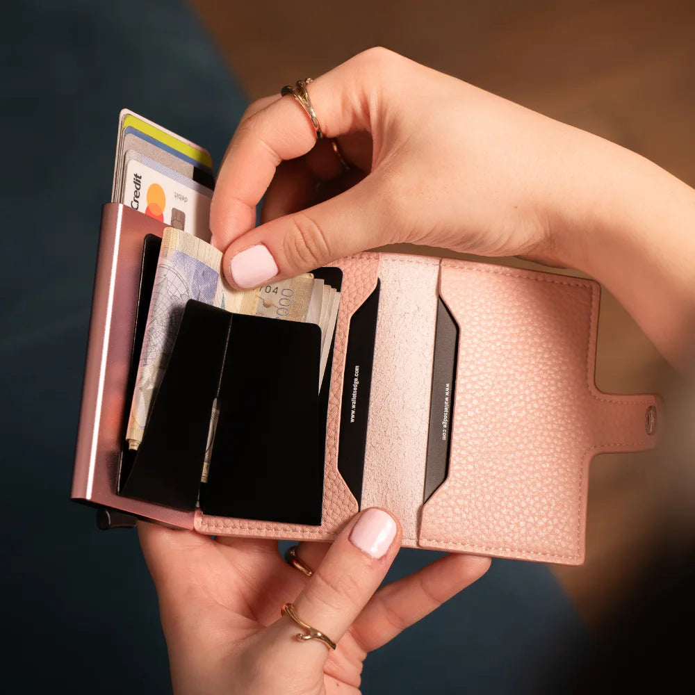 Edge Click Lady novčanika u koju staje do 15 novčanica i 11 kartica